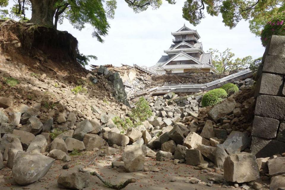 熊本城の石垣の崩壊