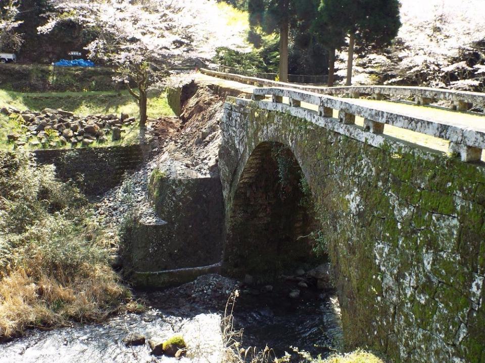 八勢目鑑橋の画像